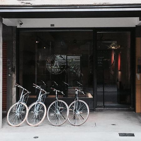 Hii-Hubs B&B Tainan Esterno foto