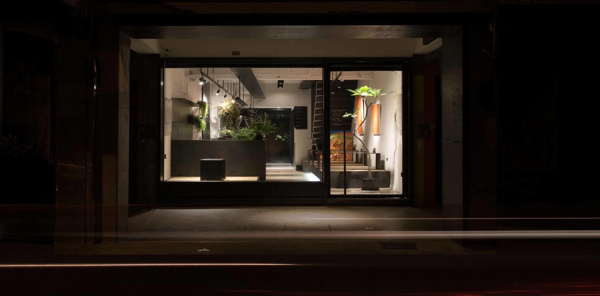 Hii-Hubs B&B Tainan Esterno foto