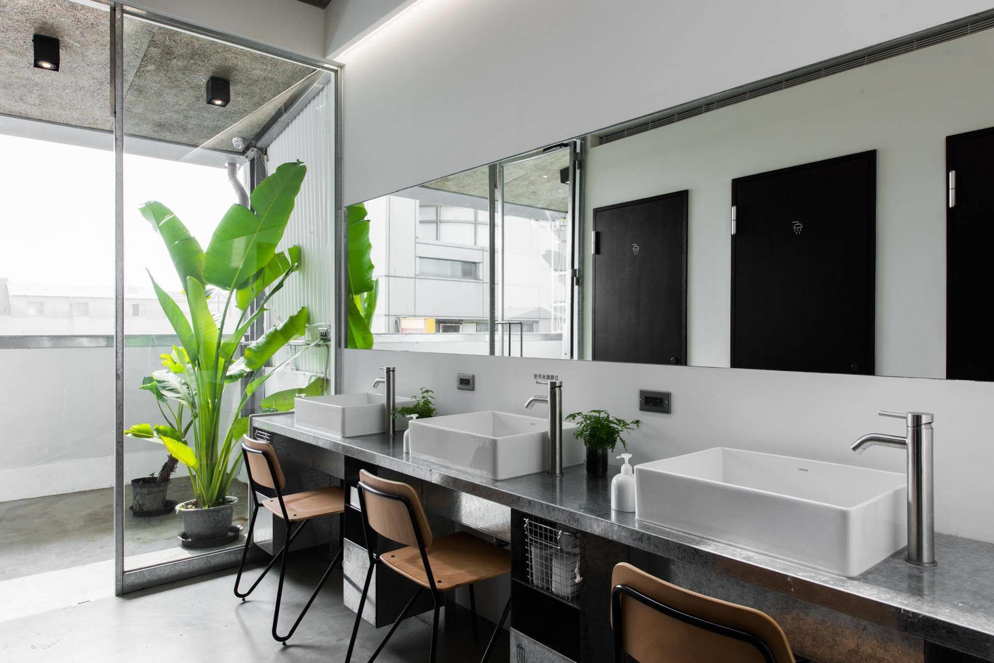 Hii-Hubs B&B Tainan Esterno foto