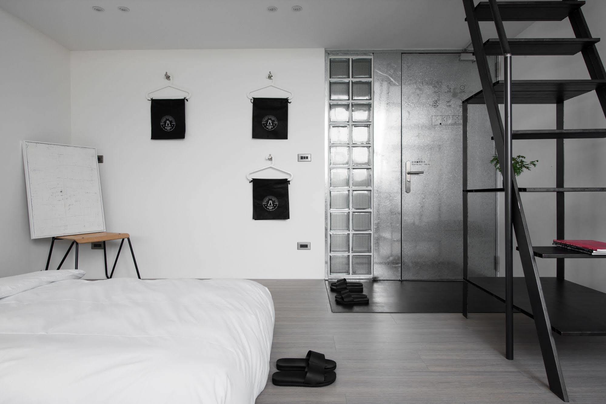 Hii-Hubs B&B Tainan Esterno foto