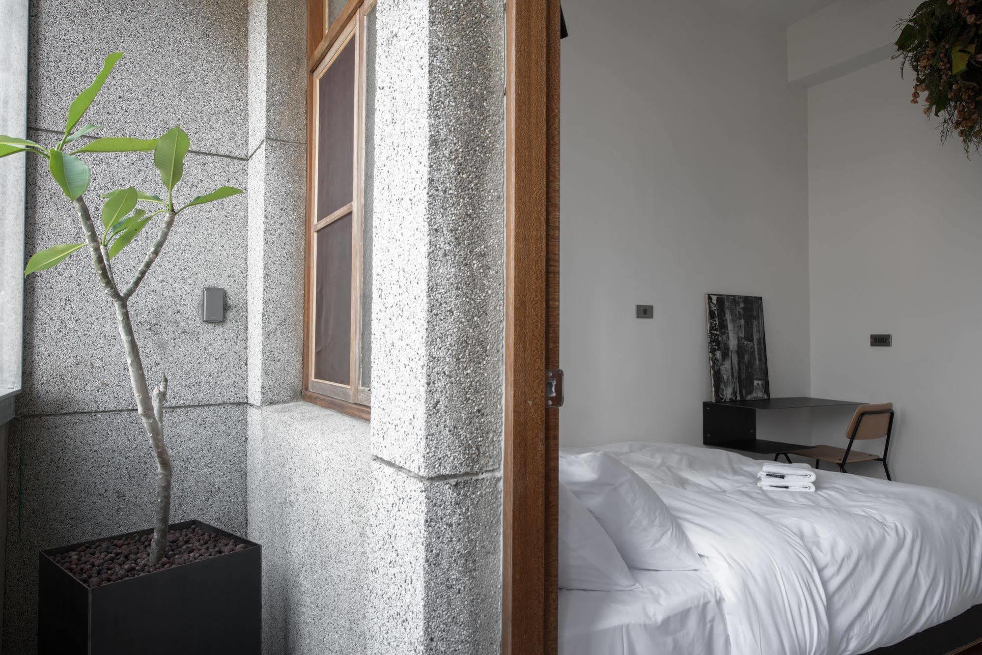 Hii-Hubs B&B Tainan Esterno foto