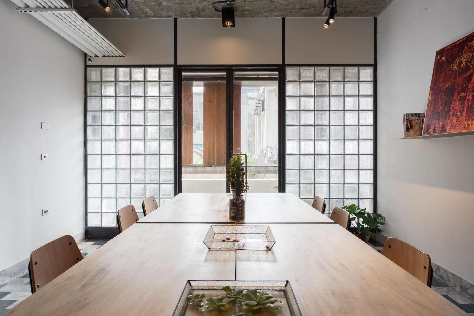 Hii-Hubs B&B Tainan Esterno foto