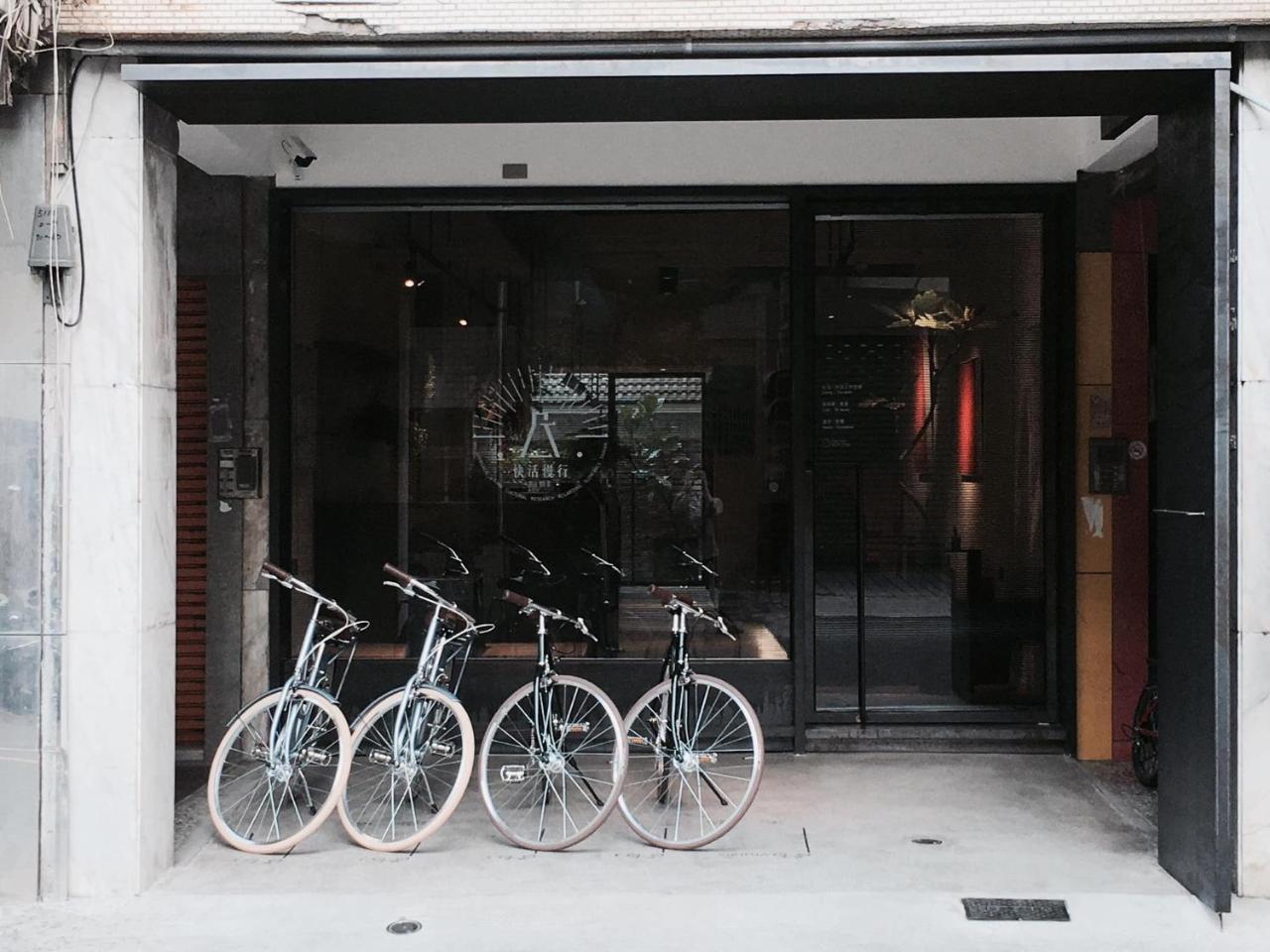 Hii-Hubs B&B Tainan Esterno foto